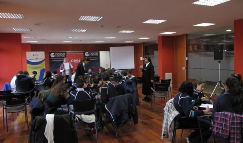 Alumnos del Colegio Giovani Farina de azuqueca aprenden lo que es un emprendedor con el programa Emprende+m�s