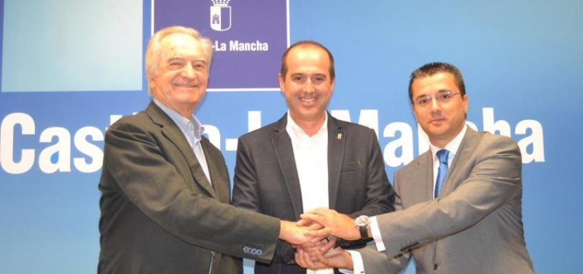 El presidente de CEOE-CEPYME Guadalajara, Agust�n de Grandes y  el secretario general de la organizaci�n, Javier Arriola han mantenido una reuni�n con el nuevo Delegado de la JCCM en Guadalajara