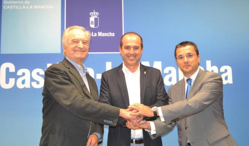 El presidente de CEOE-CEPYME Guadalajara, Agust�n de Grandes y  el secretario general de la organizaci�n, Javier Arriola han mantenido una reuni�n con el nuevo Delegado de la JCCM en Guadalajara