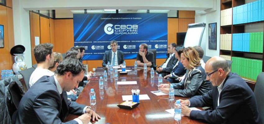 Antonio Rom�n escucha las propuestas y demandas de la Federaci�n Provincial de Turismo de Guadalajara