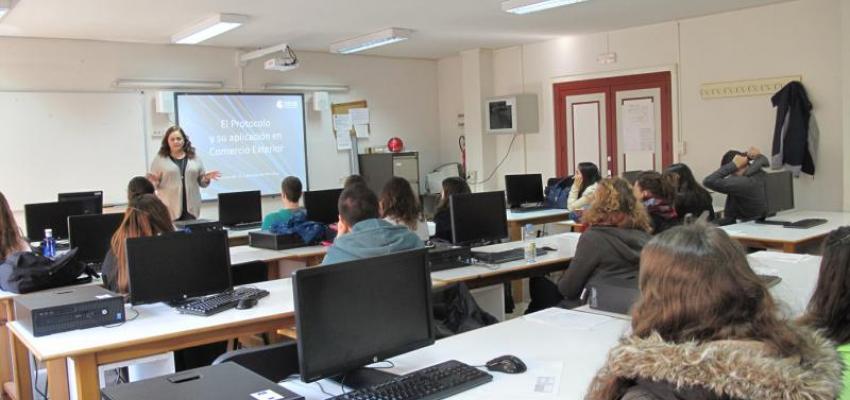 El CEEI de Guadalajara muestra a los j�venes como negociar con otras culturas