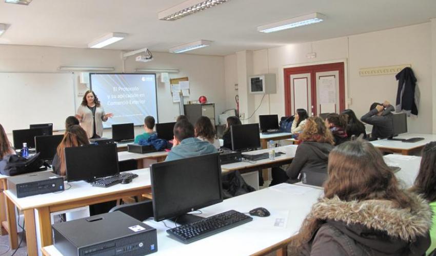 El CEEI de Guadalajara muestra a los j�venes como negociar con otras culturas