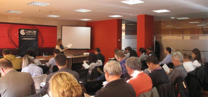 M�s de una treintena de empresarios se informan sobre el tratamiento de residuos industriales en la empresa