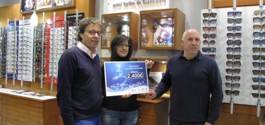 Mar�a del Mar Ib��ez realiza las compras del premio de los 2.400 euros del Doble, doble de Navidad en los comercios asociados