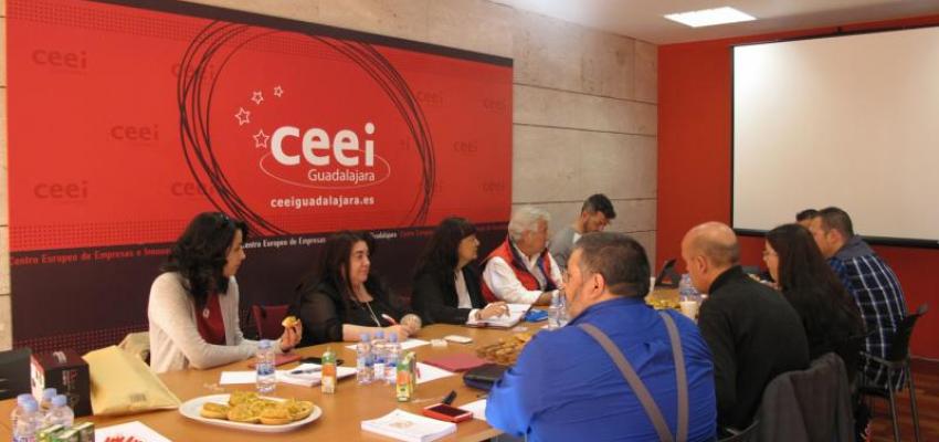 Una decena de empresarios se re�nen en el quinto encuentro de 2016 de GuadaNetWork 