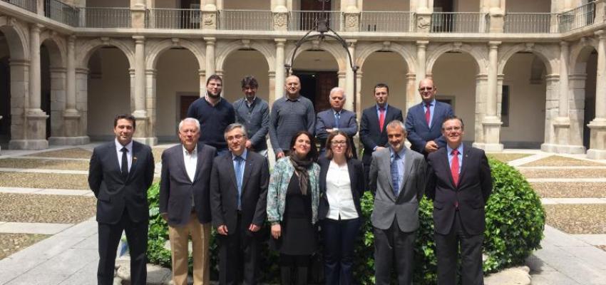 Se re�ne el jurado del primer concurso de dise�o industrial del mueble para estudiantes