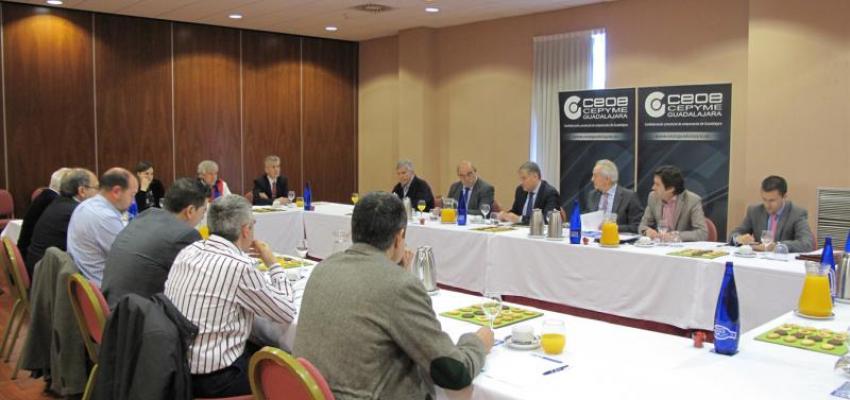 El comit� de direcci�n de CEOE-CEPYME Guadalajara se re�ne con Francisco Ca�izares, portavoz del Grupo Parlamentario del Partido Popular en las Cortes de CLM