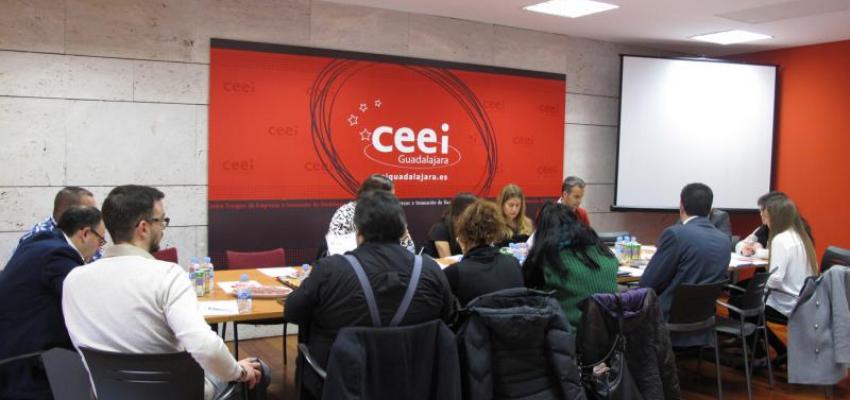 Una quincena de profesionales se re�nen en el primer GuadaNetWork de 2016