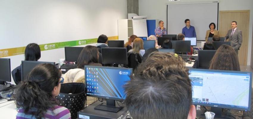 Quince j�venes desempleados se forman desde ayer en el Curso de T�cnico de Administraci�n y Finanzas