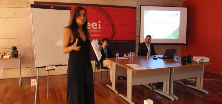 Empresarios y emprendedores se informan sobre los derechos de la propiedad intelectual online
