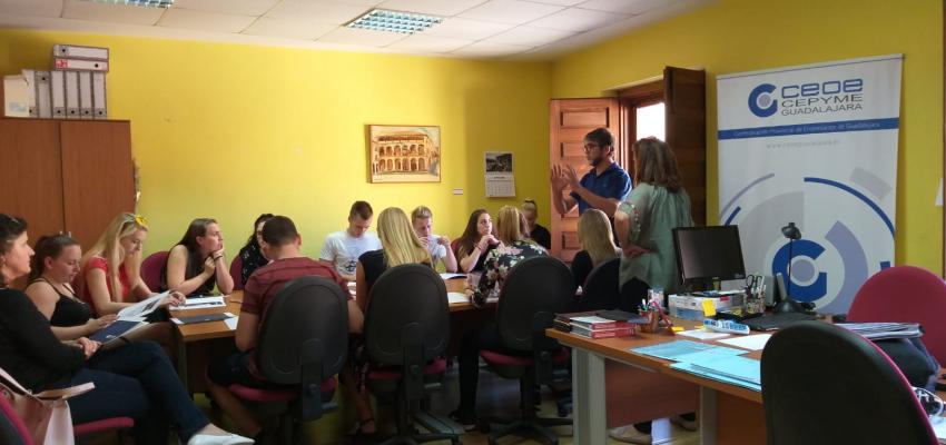 La delegaci�n de Sig�enza de CEOE-CEPYME Guadalajara recibe un grupo de estudiantes de Praga