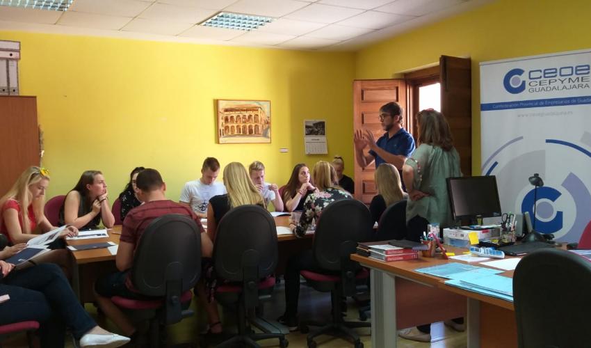 La delegaci�n de Sig�enza de CEOE-CEPYME Guadalajara recibe un grupo de estudiantes de Praga