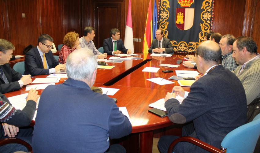 CEOE-CEPYME Guadalajara participa en la constituci�n de la mesa de trabajo para avanzar en prevenci�n de riesgos laborales en el sector de la log�stica