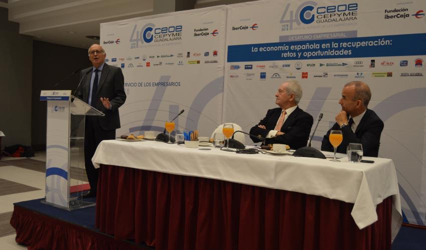 Jos� Luis Aguirre, habla de los retos y las oportunidades que hay por delante en la econom�a espa�ola, en el desayuno empresarial de CEOE-CEPYME Guadalajara