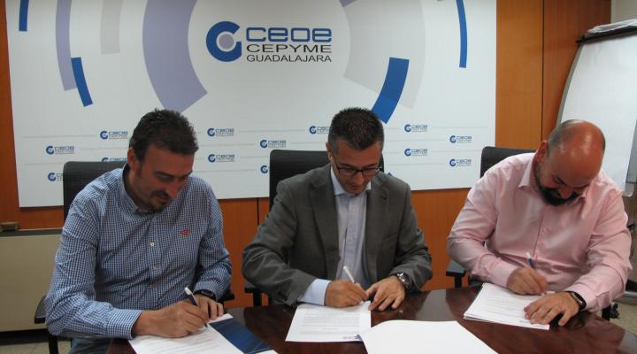 CEOE-CEPYME Guadalajara firma un convenio de colaboraci�n con las empresas Recuperaciones Alcarre�as y AMBAR Plus para la retirada de residuos peligrosos y no peligrosos