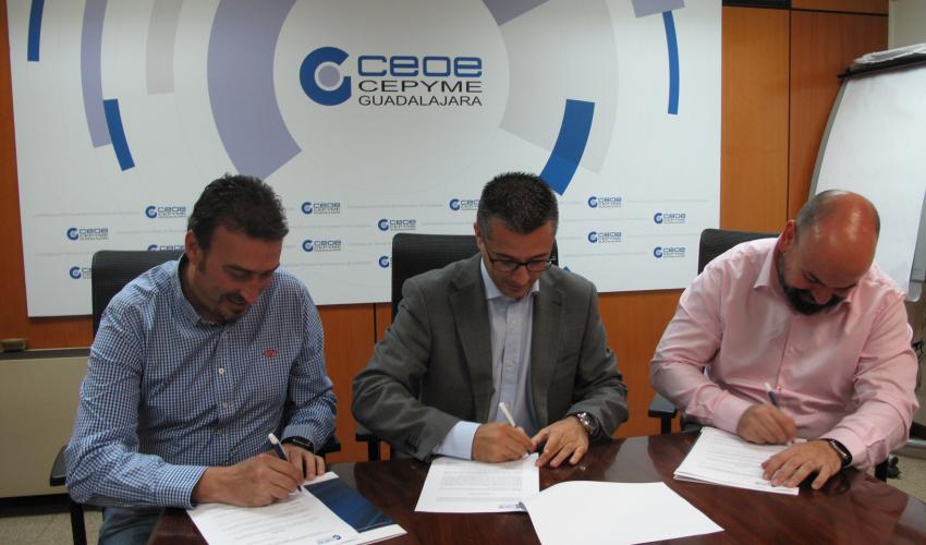 CEOE-CEPYME Guadalajara firma un convenio de colaboraci�n con las empresas Recuperaciones Alcarre�as y AMBAR Plus para la retirada de residuos peligrosos y no peligrosos