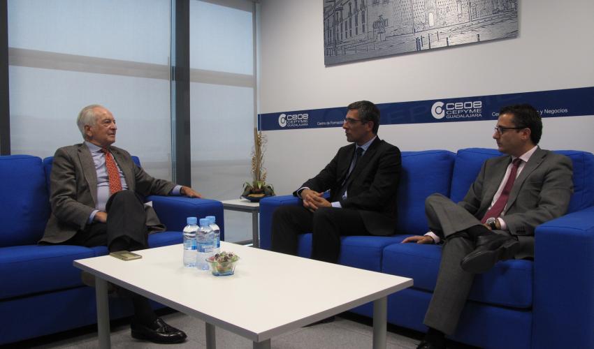 CEOE-CEPYME Guadalajara muestra su satisfacci�n por el anuncio del encendido de las luces en la A-2 a su paso por Guadalajara