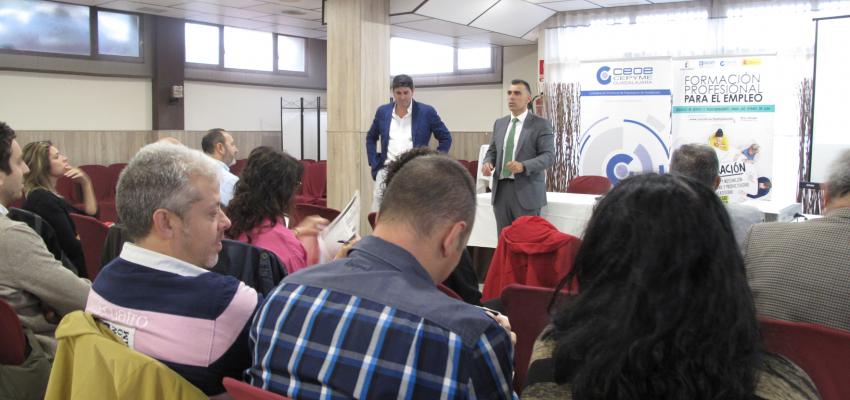 Una treintena de empresarios se re�nen en Azuqueca de Henares para hablar de c�mo atraer el talento y continuar en la b�squeda de nuevas sinergias