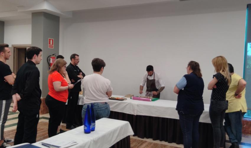 La Federaci�n provincial de Turismo de Guadalajara perfecciona la confecci�n de tapas de sus hosteleros