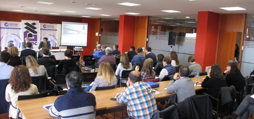 �xito de convocatoria en la jornada sobre la nueva ley de contratos del sector p�blico organizada por APEC