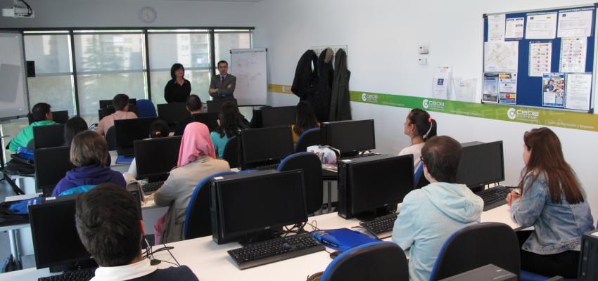 15 j�venes participan en el curso de Actividades Auxiliares de Comercio
