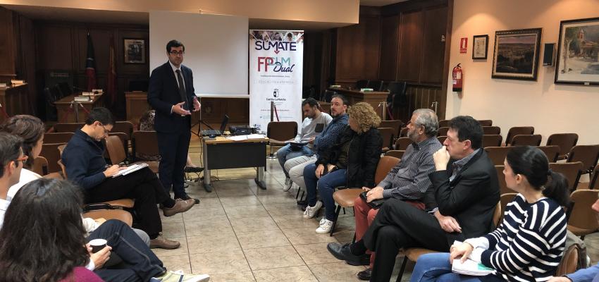 Empresarios alcarre�os se informan de la FP dual en un nuevo encuentro de GuadaNetWork 