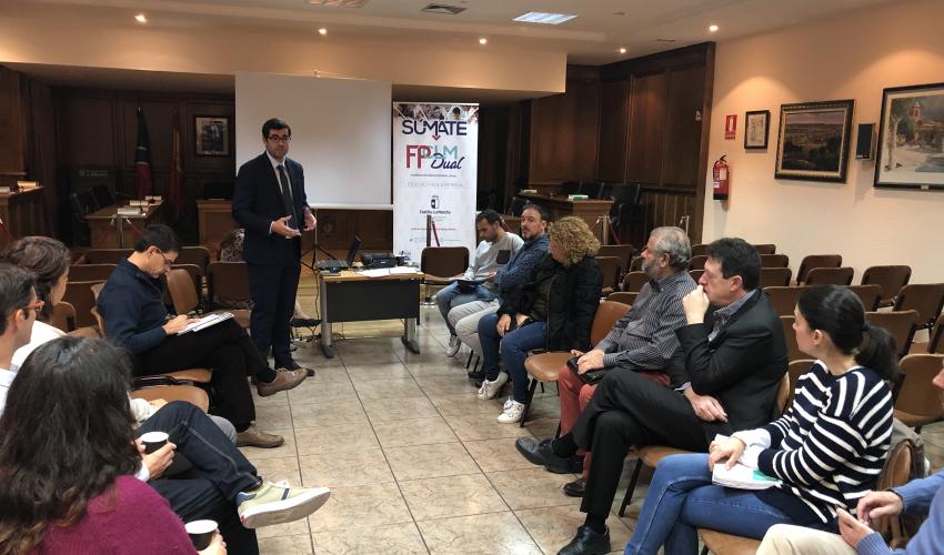 Empresarios alcarre�os se informan de la FP dual en un nuevo encuentro de GuadaNetWork 