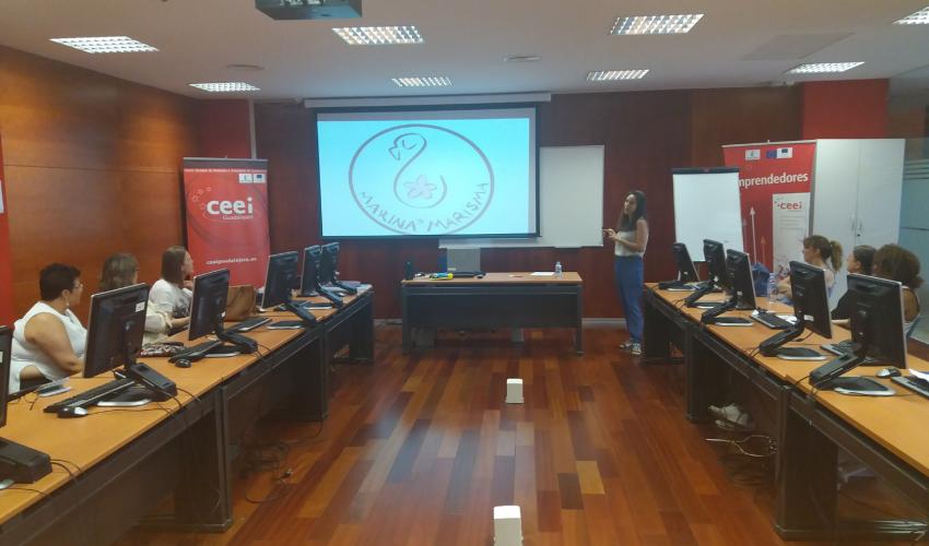 Alumnos del curso de actividades de venta organizado por CEOE-CEPYME Guadalajara, visitan el CEEI alcarre�o