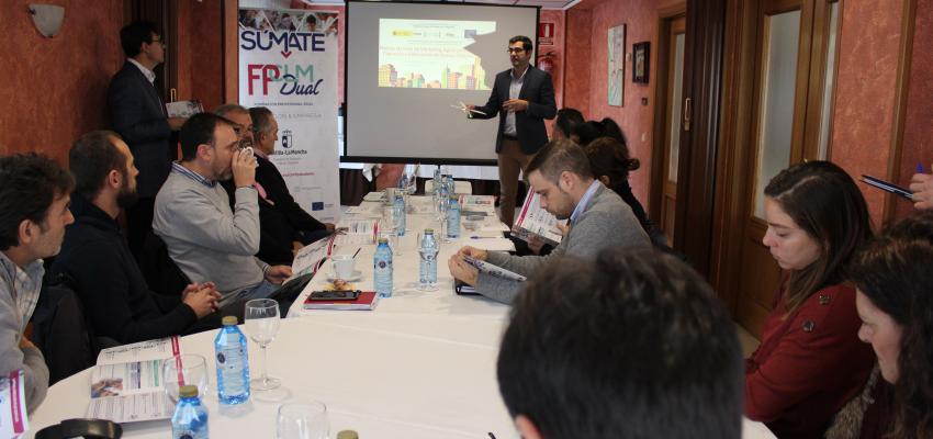Empresarios se re�nen en Azuqueca de Henares para hablar de transformaci�n digital y conocer la FP dual 