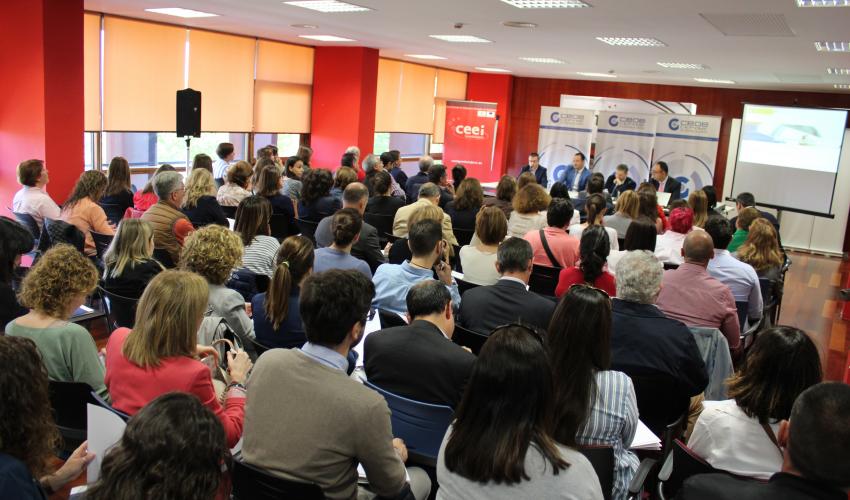 Gran �xito de participaci�n en la jornada sobre novedades legislativas en materia laboral organizada por CEOE-CEPYME Guadalajara