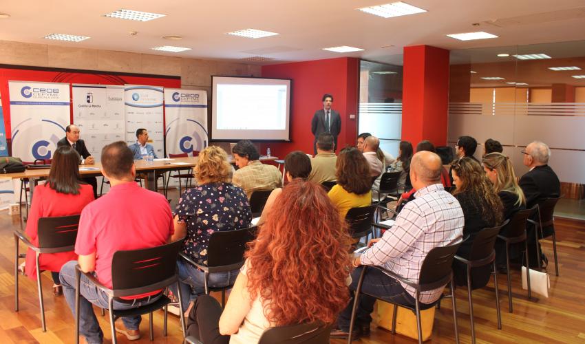 Empresarios alcarre�os se interesan por las soluciones para la internacionalizaci�n de las pymes