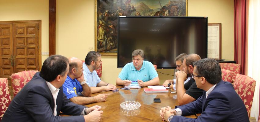 Representantes de la Federaci�n provincial de Turismo y Hosteler�a se re�nen con el concejal de Turismo del Ayuntamiento de Guadalajara